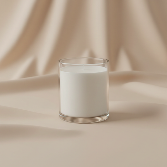 Essential Candle Soft Woods su fondo beige